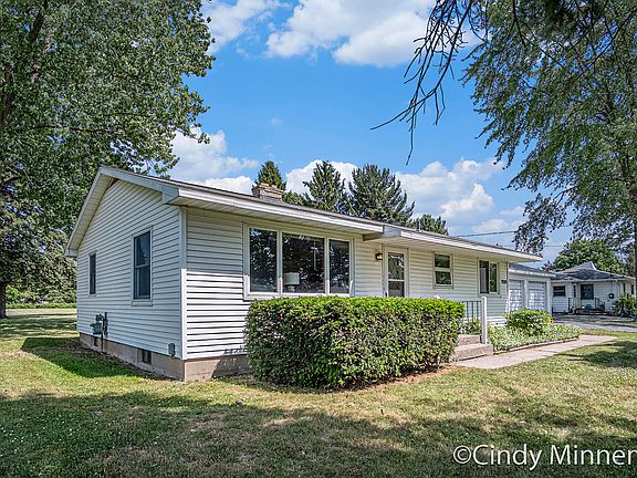 3rd image of 7080 Pine Island Dr NE