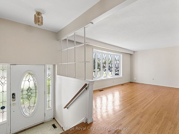 3rd image of 16 Heather Ct
