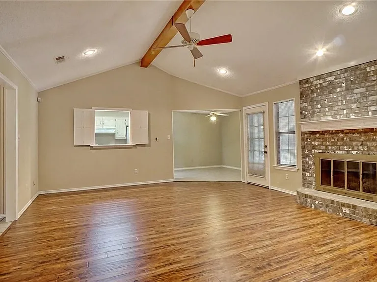 5705 Royal Club Dr — Photo 6