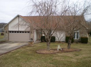 49 Clover Ln, Crossville, TN 38555