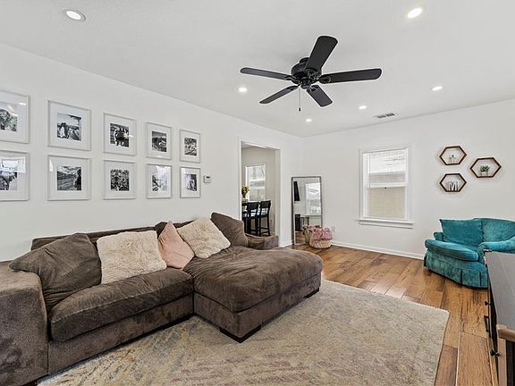 2nd image of 2905 W 44th Pl
