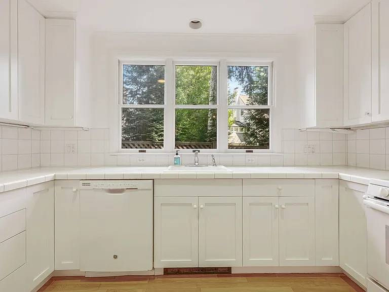 14 Grove Ln — Photo 12