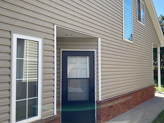 3rd image of 2267 Surfside Dr