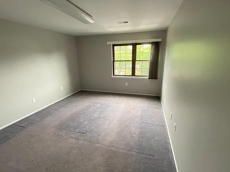 410 Green Hollow Dr — Photo 10
