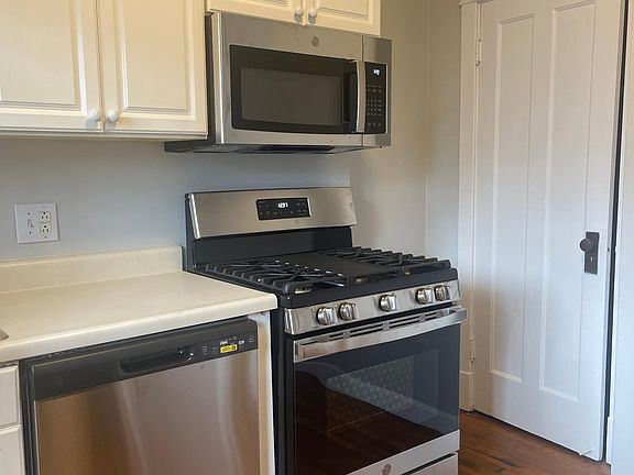 3rd image of 1115 Bellevue Ave APT 1S