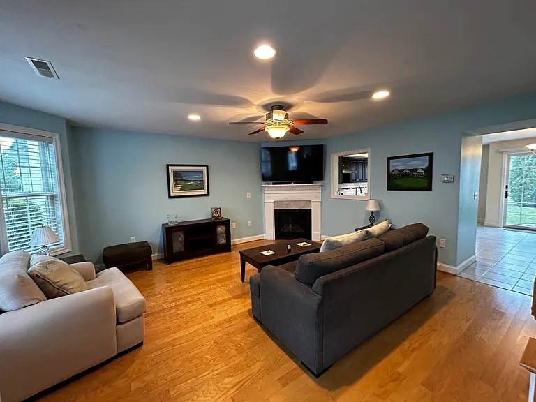 46 Yorkshire Dr — Photo 2