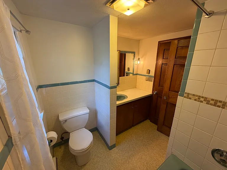 51 Pilgrim Dr #B — Photo 8