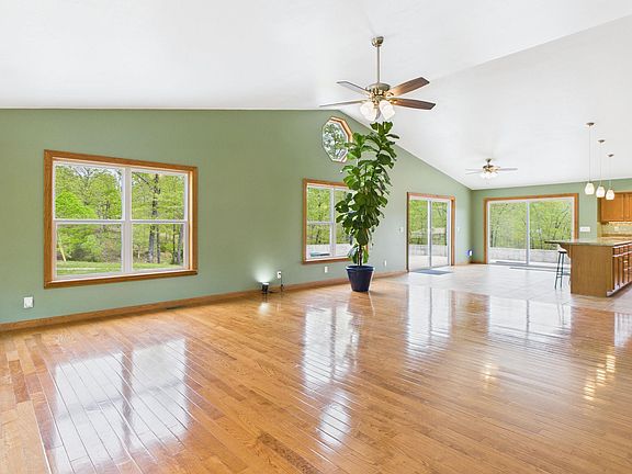 5th image of 310 White Dove Ln