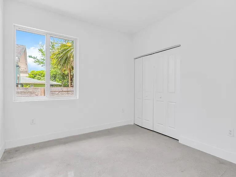 642 NW 15th Ave — Photo 10