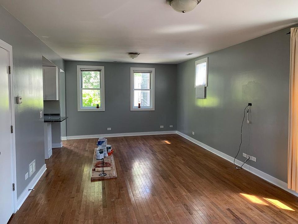 1st image of 1021 W Wellington Ave #Ch2