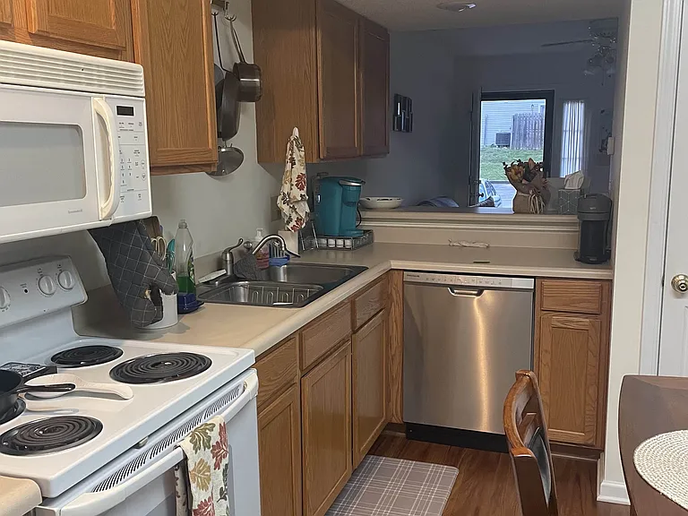 811 E Sherwood Hills Dr — Photo 5