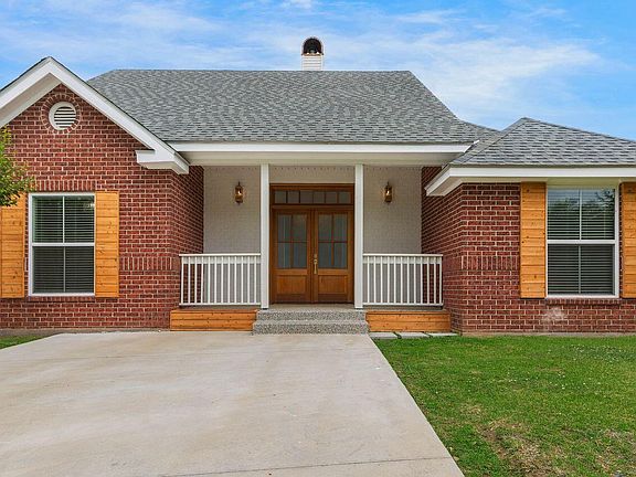 3rd image of 103 Touraine Cir