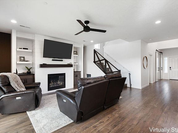 4th image of 2601 Morris Ave