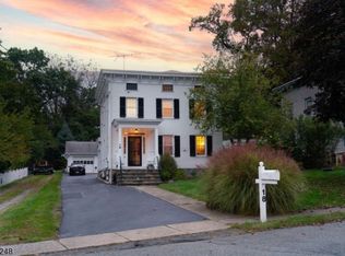 18 W Main St, Clinton, NJ 08809