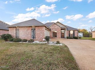 608 Carson Dr, Byram, MS 39272