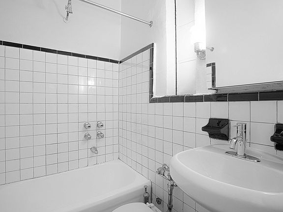 4th image of 80 1/2 Jane St APT 1A