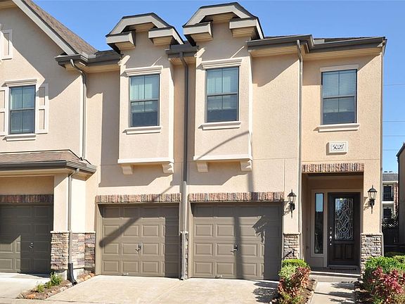 Welcome Home to 3027 Royal Oaks Grove located in the gated community of Royal Oaks Court. 3 bed rooms plus game room, 2.5 baths,