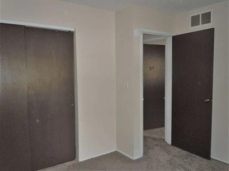678 Camelot Dr — Photo 8