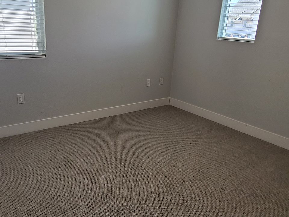 1st image of 1671 Heirloom St