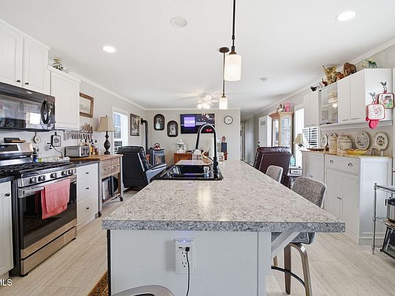 2nd image of 1885 Snake Hollow Rd