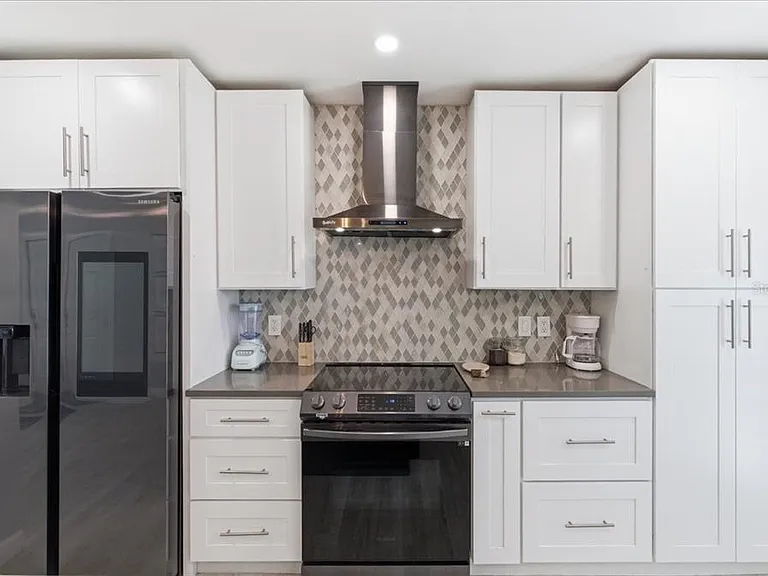 1009 Chester Dr — Photo 8