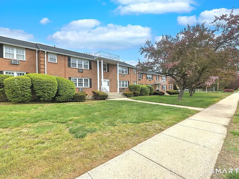 1254 Farmington Ave #C — Photo 2