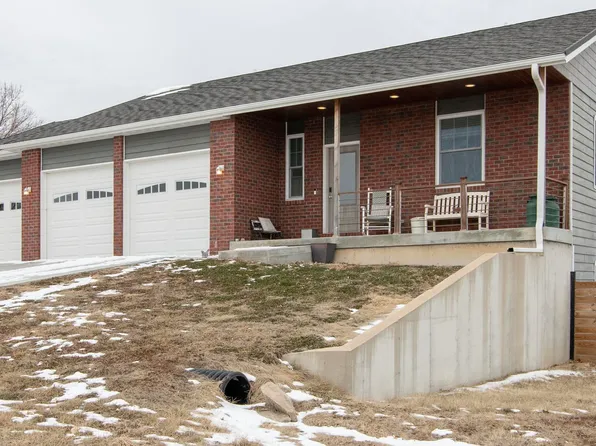 206 Meadow Dr, Pickrell, NE 68422