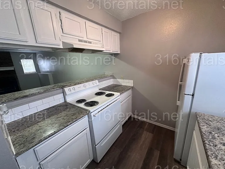 1625 S Beech St #403 — Photo 5