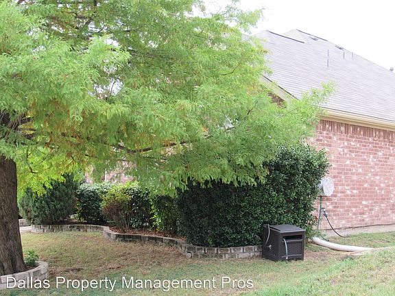 3rd image of 3900 Windford Dr