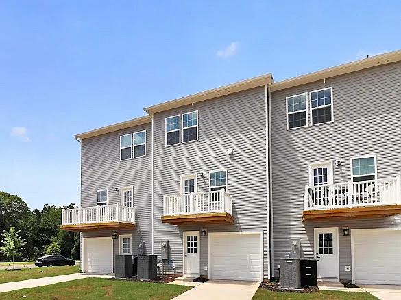 3 bed, 1681 sqft, $2,200 — Photo 2