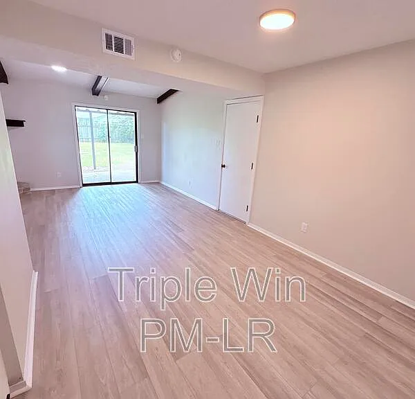 220 Randall Dr — Photo 40