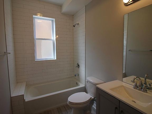 5th image of 3254 N Ravenswood Ave