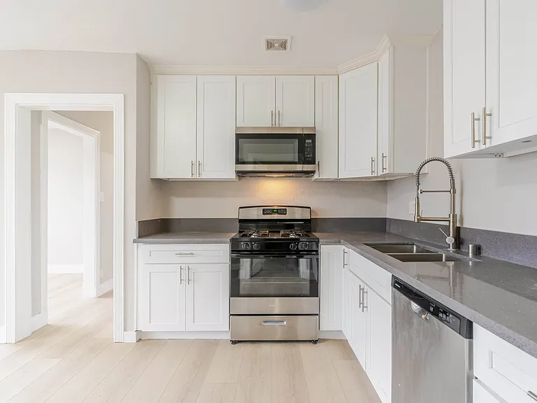 7137 Greeley St #7 — Photo 8
