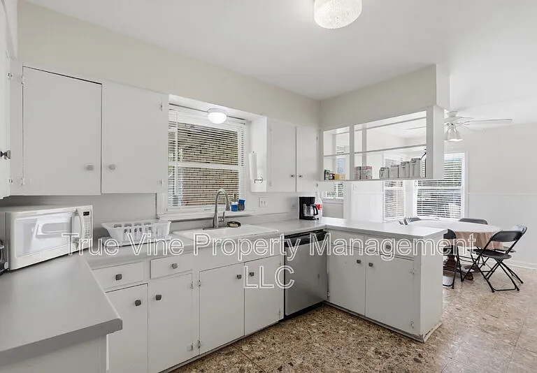 2423 W Gramercy Pl — Photo 12