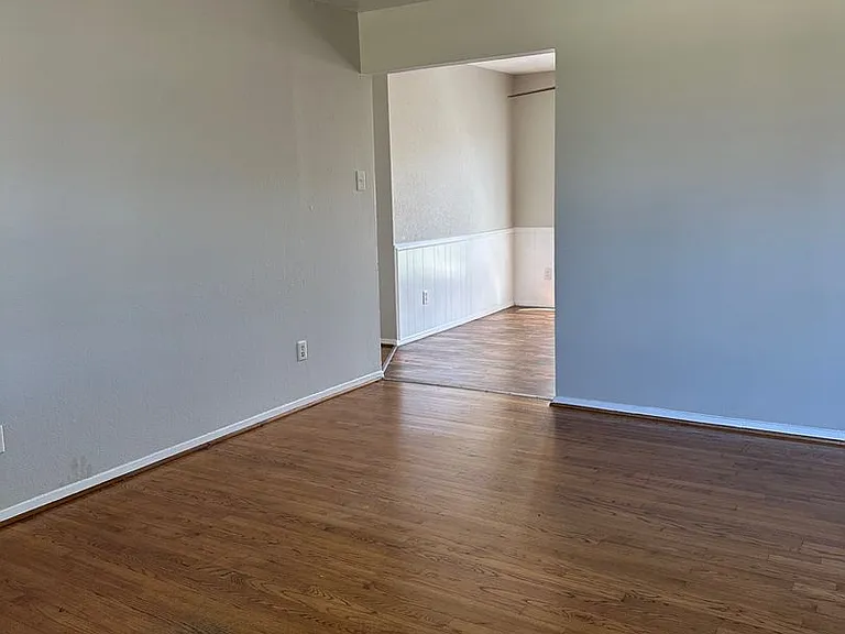 4614 Hanover Dr — Photo 3