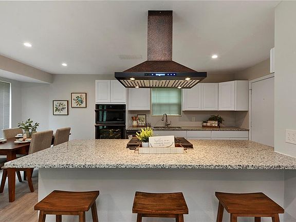 2nd image of 6305 Craigwood Cir