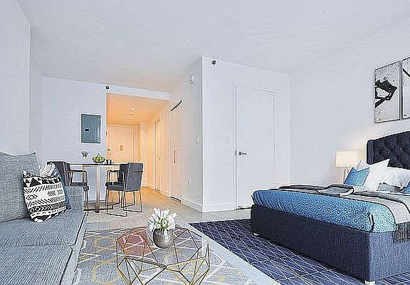 3rd image of 3 W 36th St APT 6D