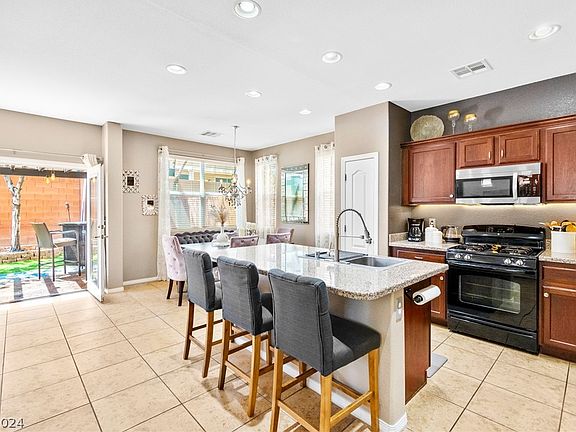4th image of 7541 Tressider Ave