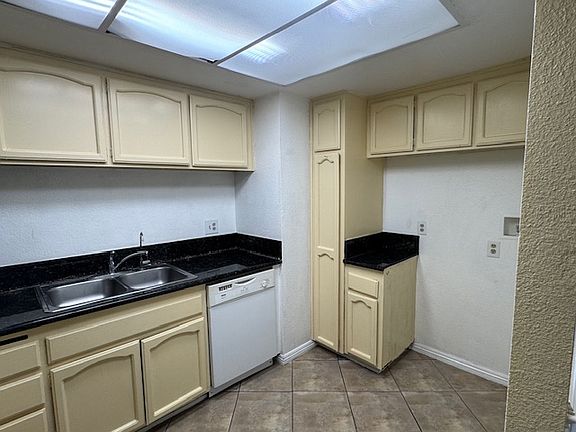 4th image of 3835 Monterey Ave