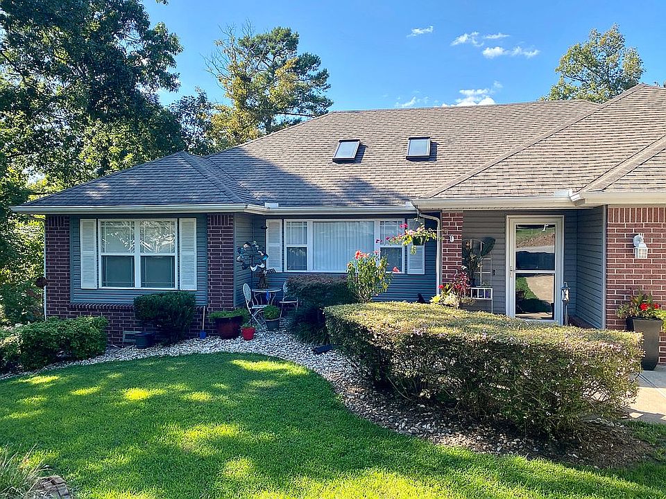 1st image of 38 Lyndhurst Dr