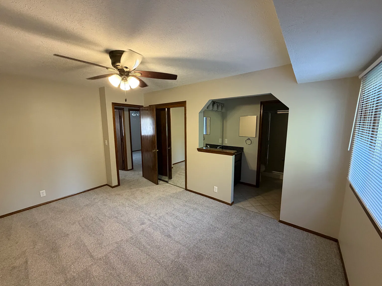 3 bed, 1800 sqft, $2,300 — Photo 4