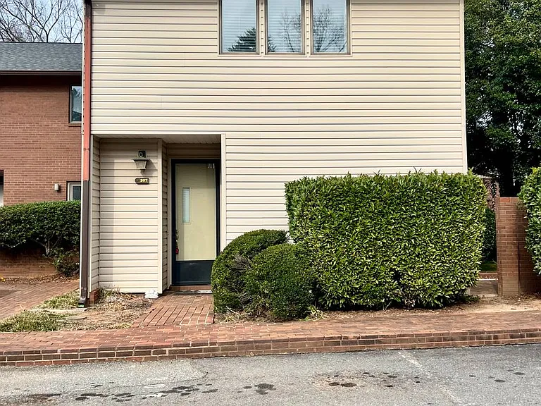 207 Forest View Ct — Photo 1