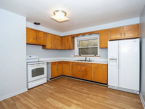 4th image of 7545 N Claremont Ave
