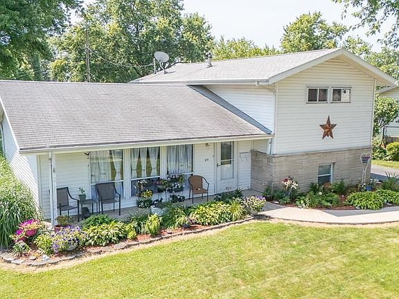 2nd image of 810 N Knight Cir