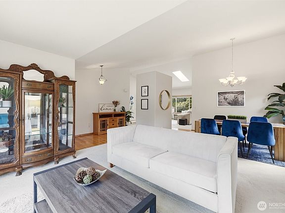 4th image of 25813 44th Avenue NE