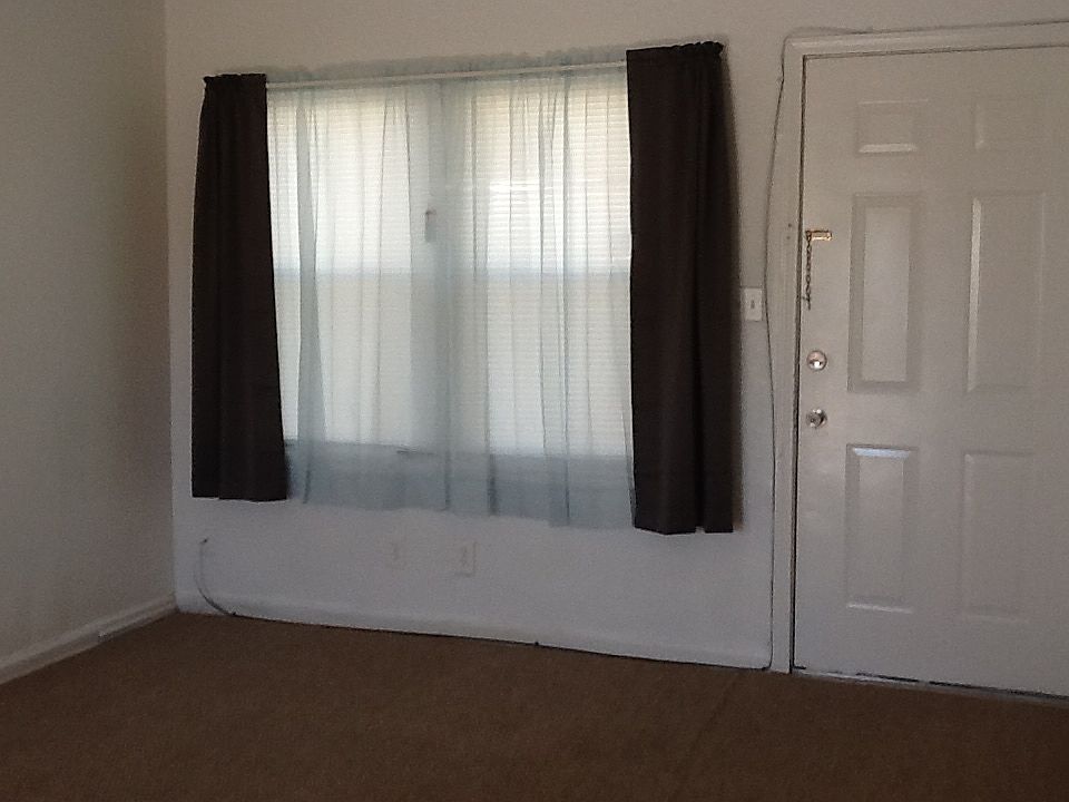 1-bedroom living room
