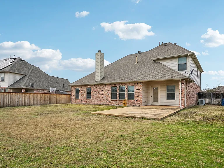 313 Country Lakes Dr — Photo 37