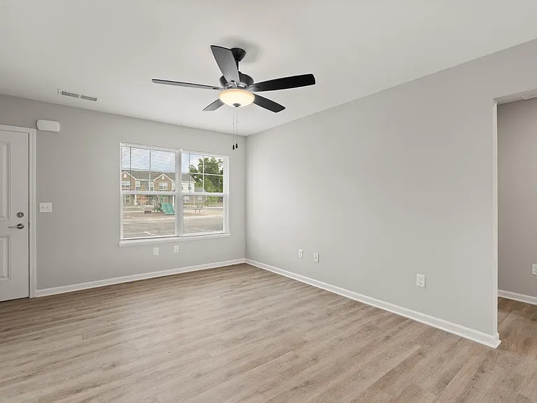 Foxtail Pointe — Photo 34