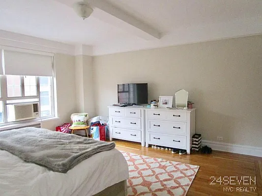 Rented by 24 7 NYC Realty Inc. | media 6