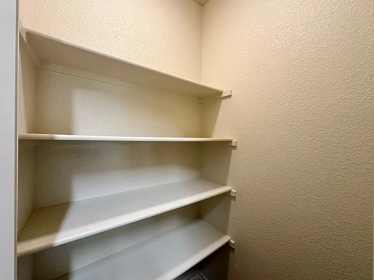 906 Childress Dr — Photo 12